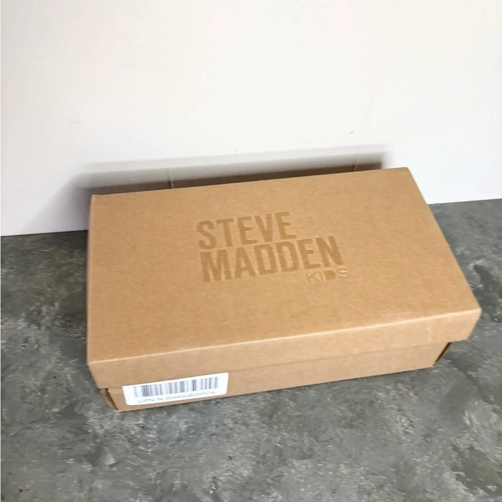 Steve Madden new box